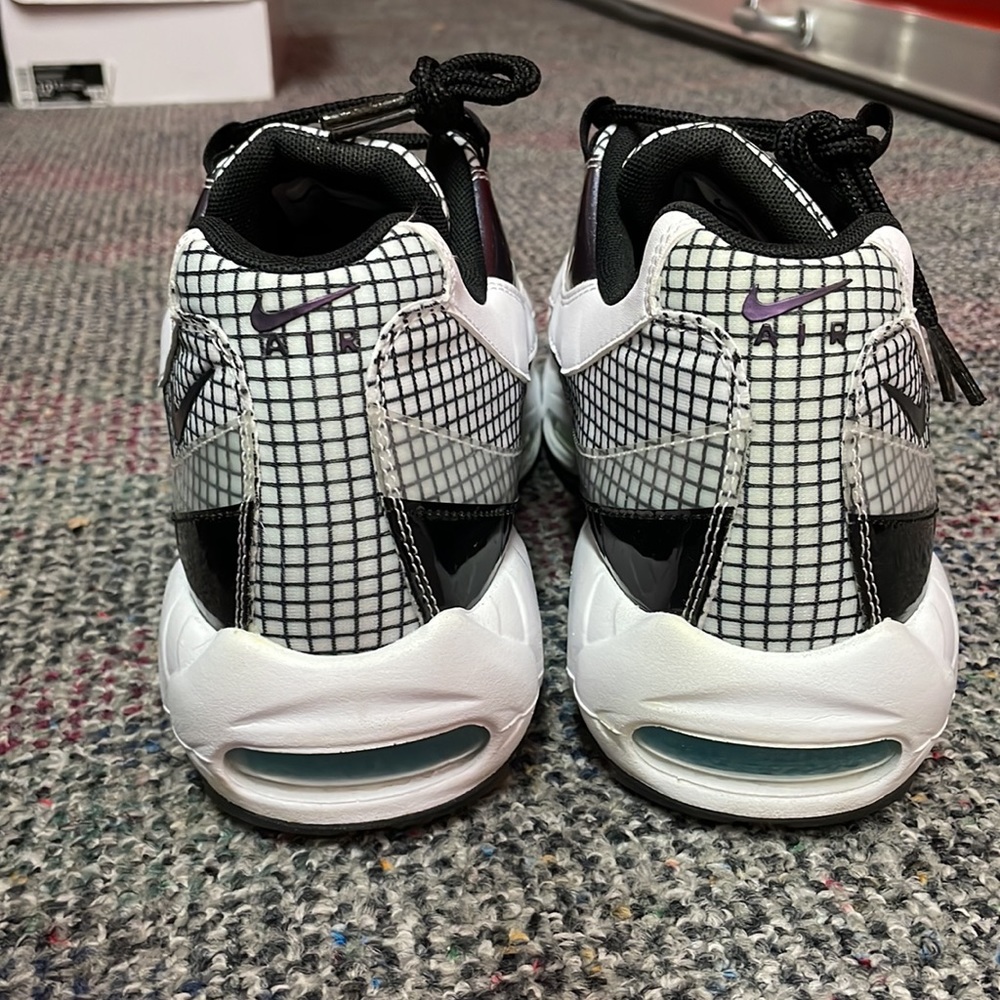 Nike - Picture 5 of 7